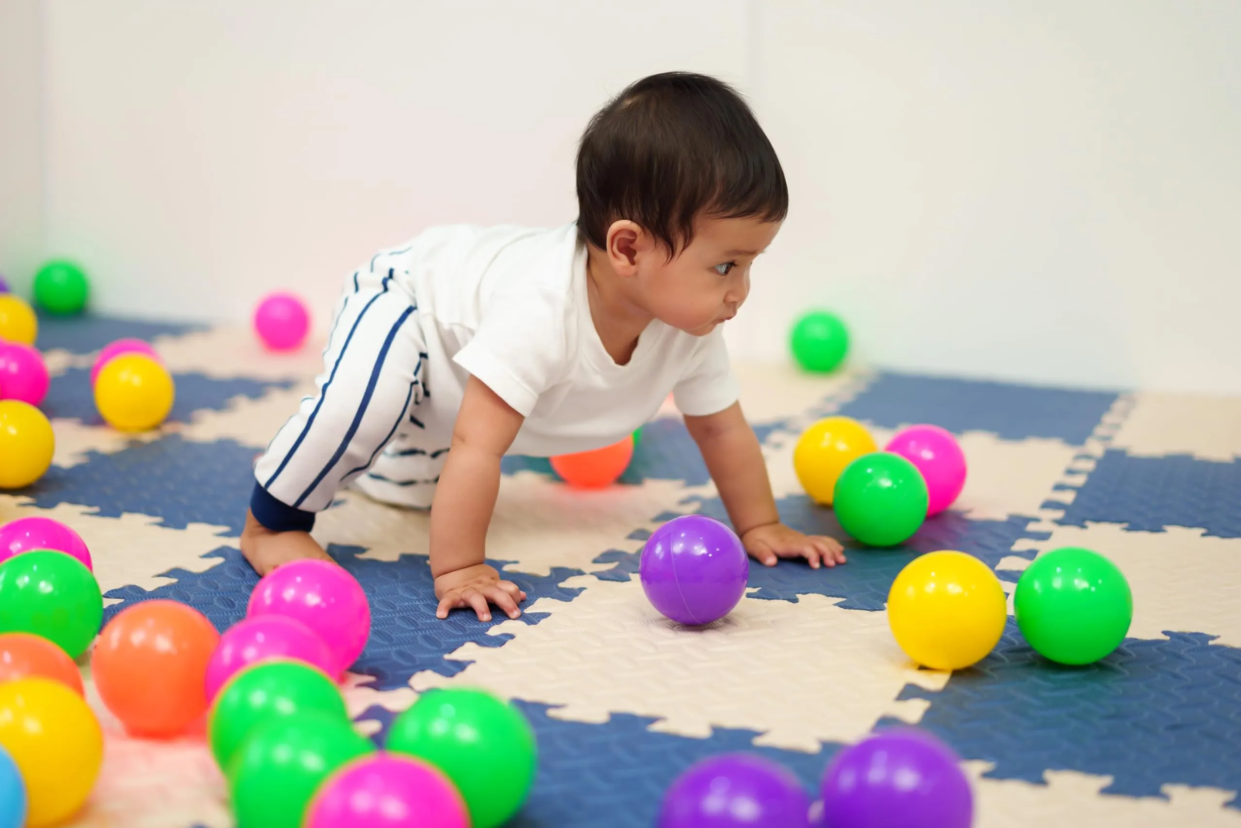 Amazon Brand - Jam & Honey | 50 Plastic Pool Balls 6 cm for Kids | Exercise & Fitness Non-Toxic, Soft and Safe Multicolor