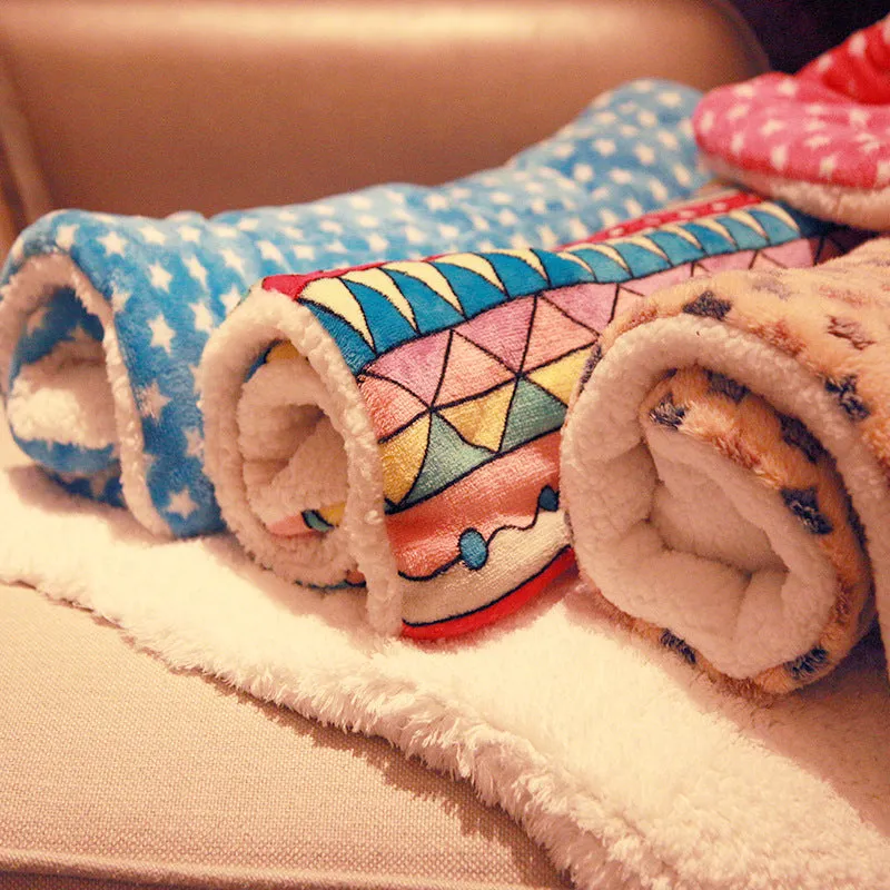 Comfortable Cute Cat Blankets Dog Pet Mat Fine Texture Easy to Wash